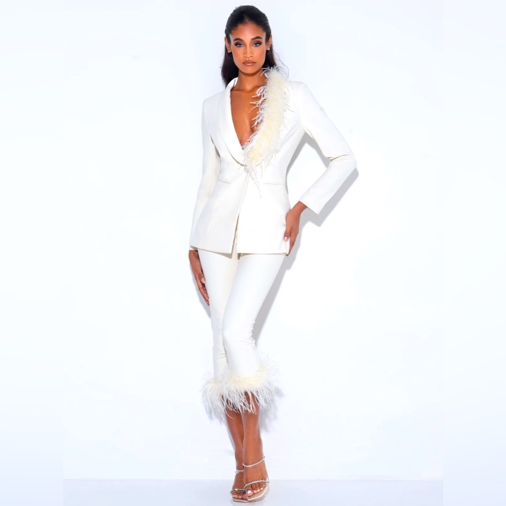 NWOT LUXURY cream pant suit with blazer and pants with further trim